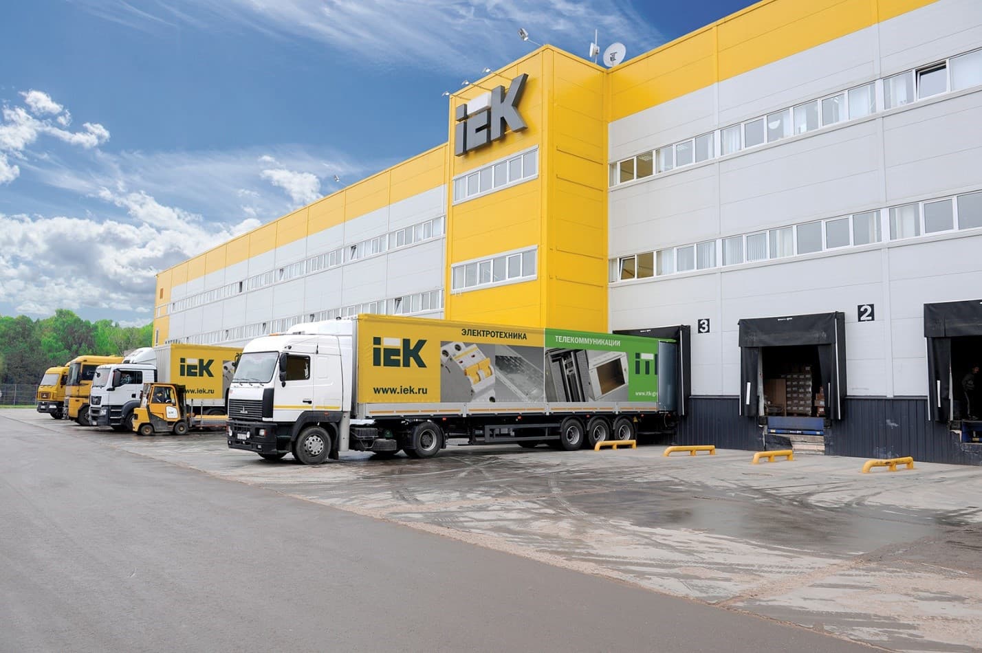 Производственно‑складские комплексы IEK GROUP, Москва и Новосибирская область